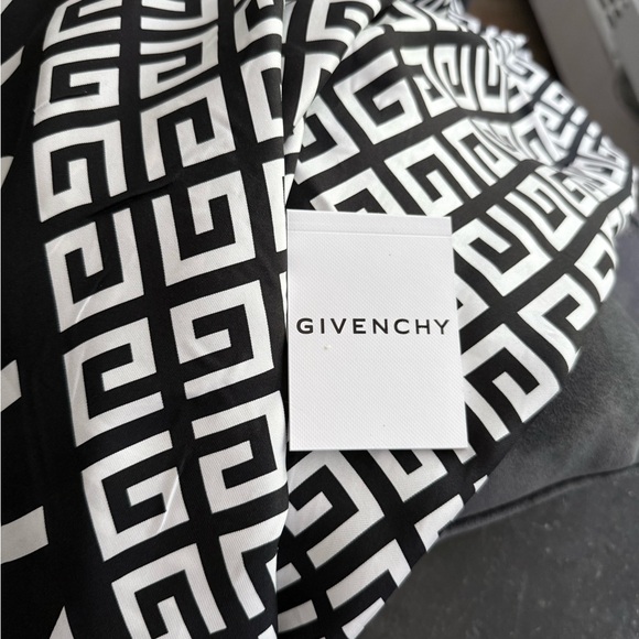 ABSOLUTELY BEAUTIFUL Givenchy Black and White Scarf 28”x28” 100%silk! - Picture 4 of 4